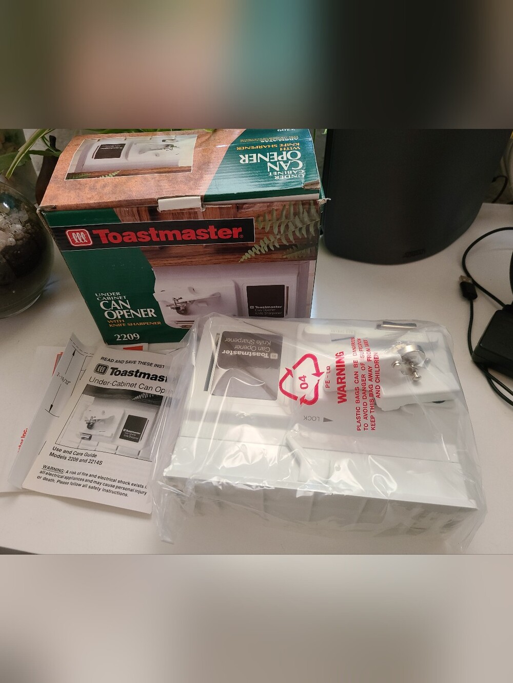 NEW Toastmaster under Cabinet Can Opener with Knife Sharpener